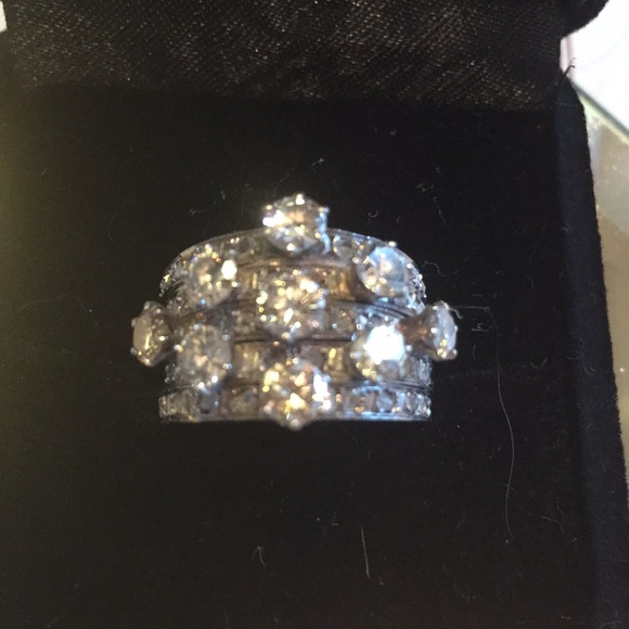 💥SOLD💥Ladies 18k White Gold Diamond Ring🎁 - Picture 7 of 9